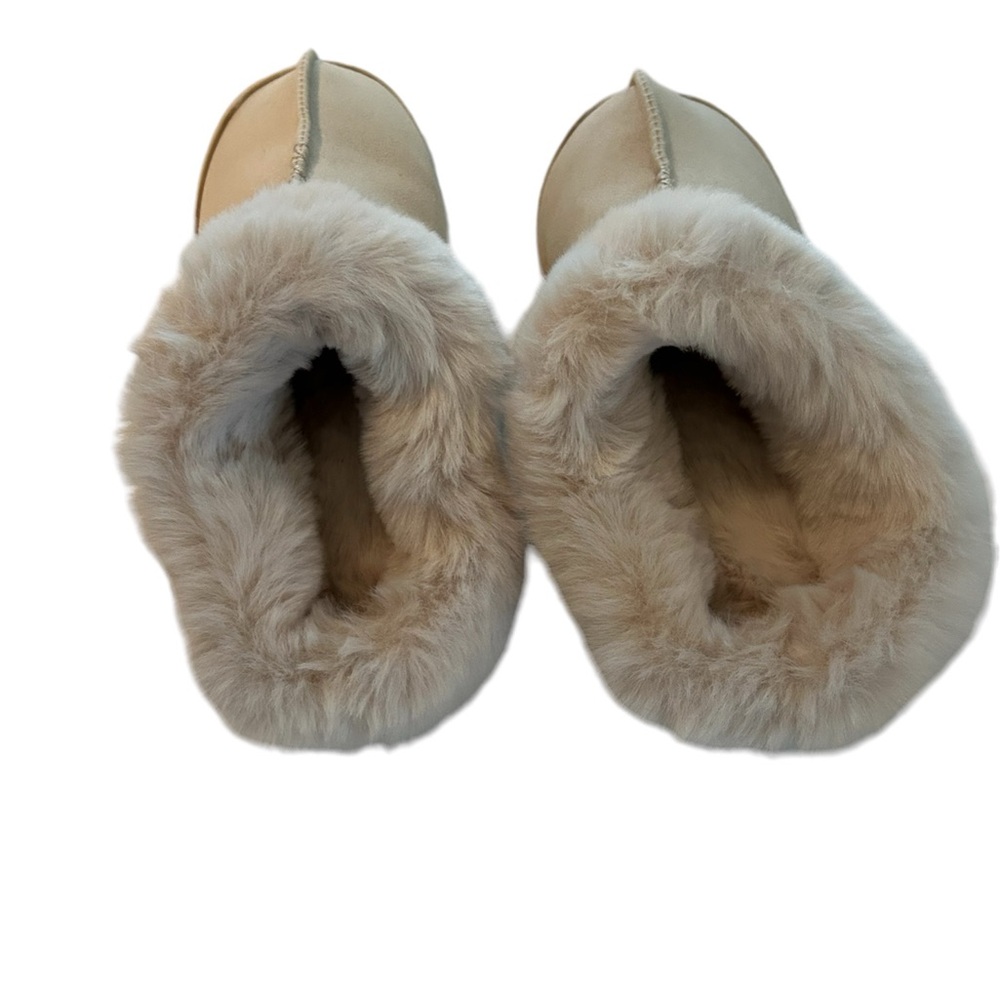 Slippers - Picture 2 of 3